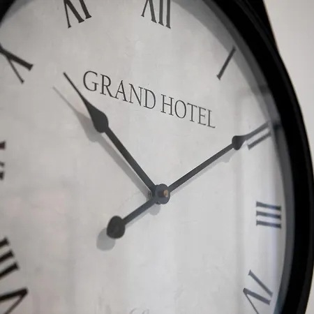 Lovely Quiet 2 Close To Center With Balcony *