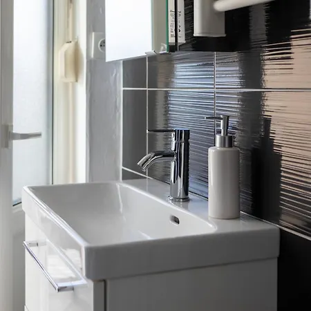Apartman Lovely Quiet 2 Close To Center With Balcony *