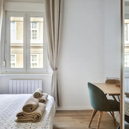Lovely Quiet 2 Close To Center With Balcony Apartment