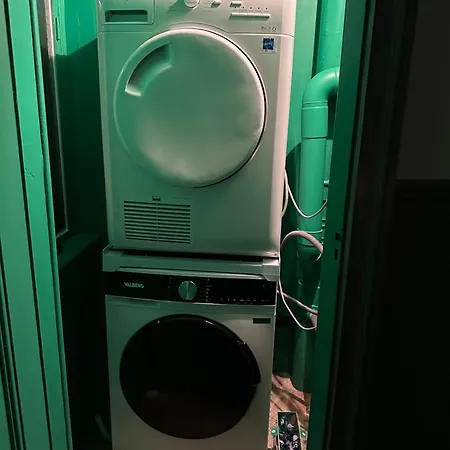 Apartman Lovely Quiet 2 Close To Center With Balcony